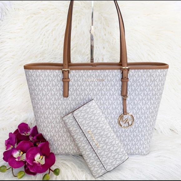 Michael Kors Handbags - NWT Michael Kors Carryall Tote & Trifold Wallet